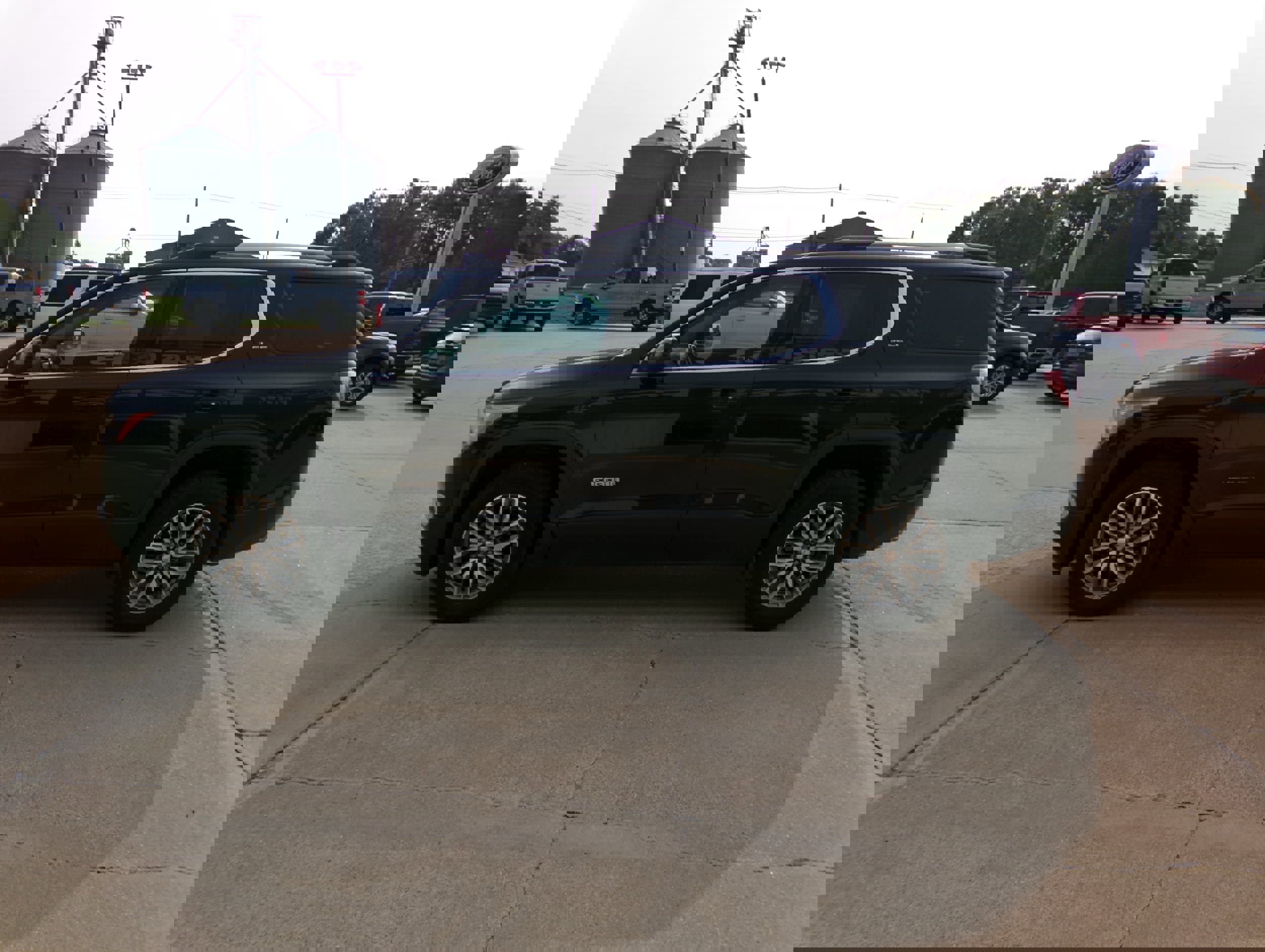 Used 2018 GMC Acadia SLE w/ LPO, Black Accent Package image 6