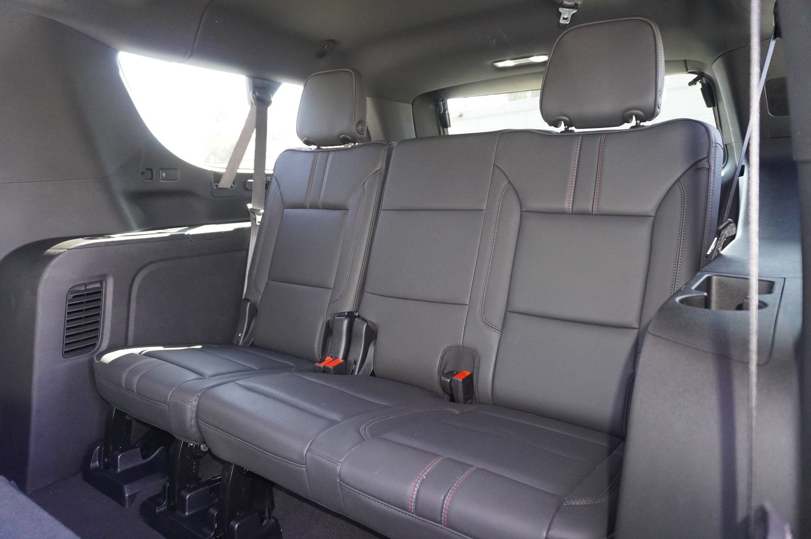 Used 2026 Chevrolet Suburban RST RWD image 10