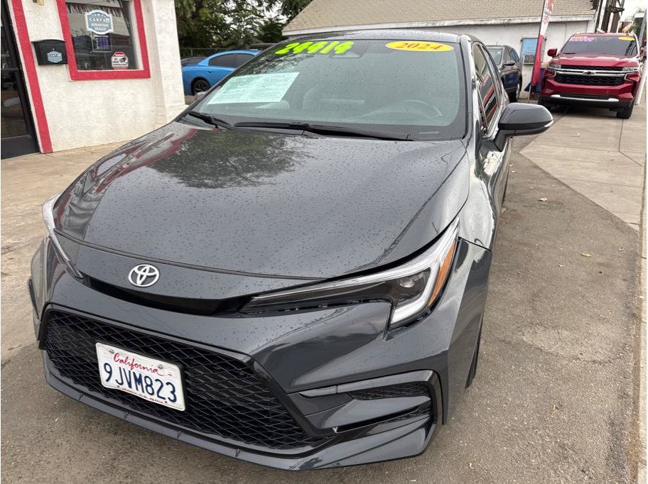 Used 2024 Toyota Corolla SE FWD image 3