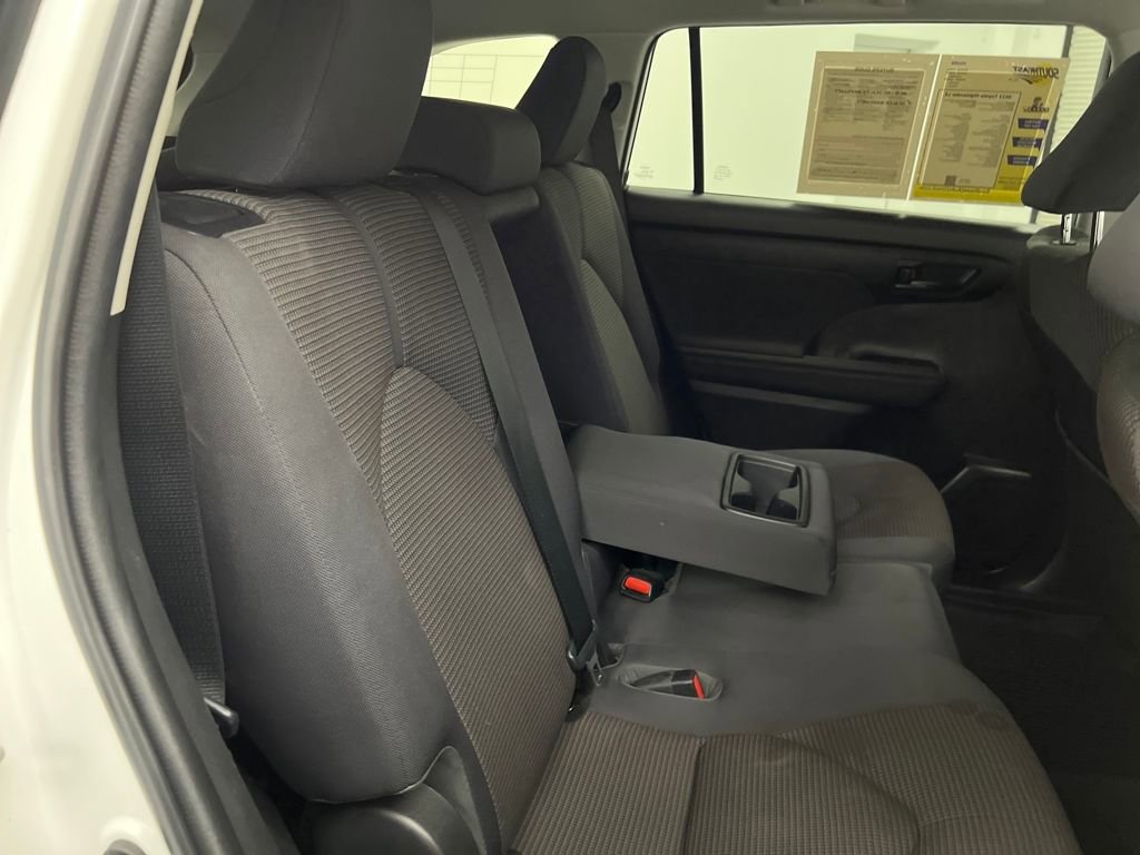 Used 2023 Toyota Highlander LE image 31