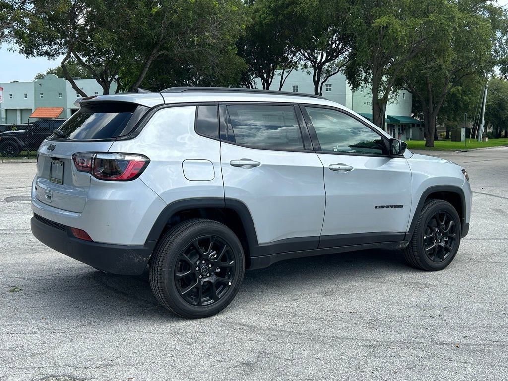 New 2025 Jeep Compass Latitude w/ Sun & Sound Group AWD/4WD image 5