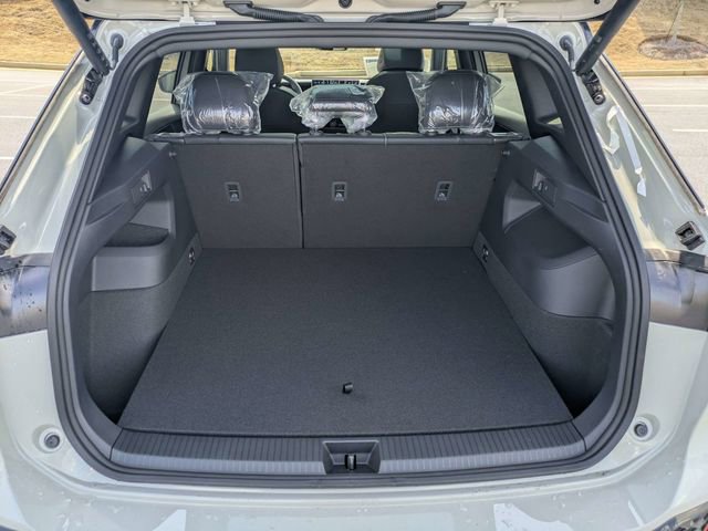 New 2026 Volkswagen Tiguan SE R-Line FWD image 13