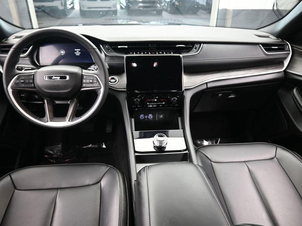 Used 2024 Jeep Grand Cherokee L Limited image 32