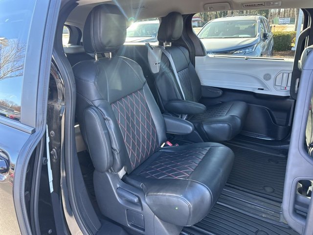 Used 2025 Toyota Sienna XLE image 19