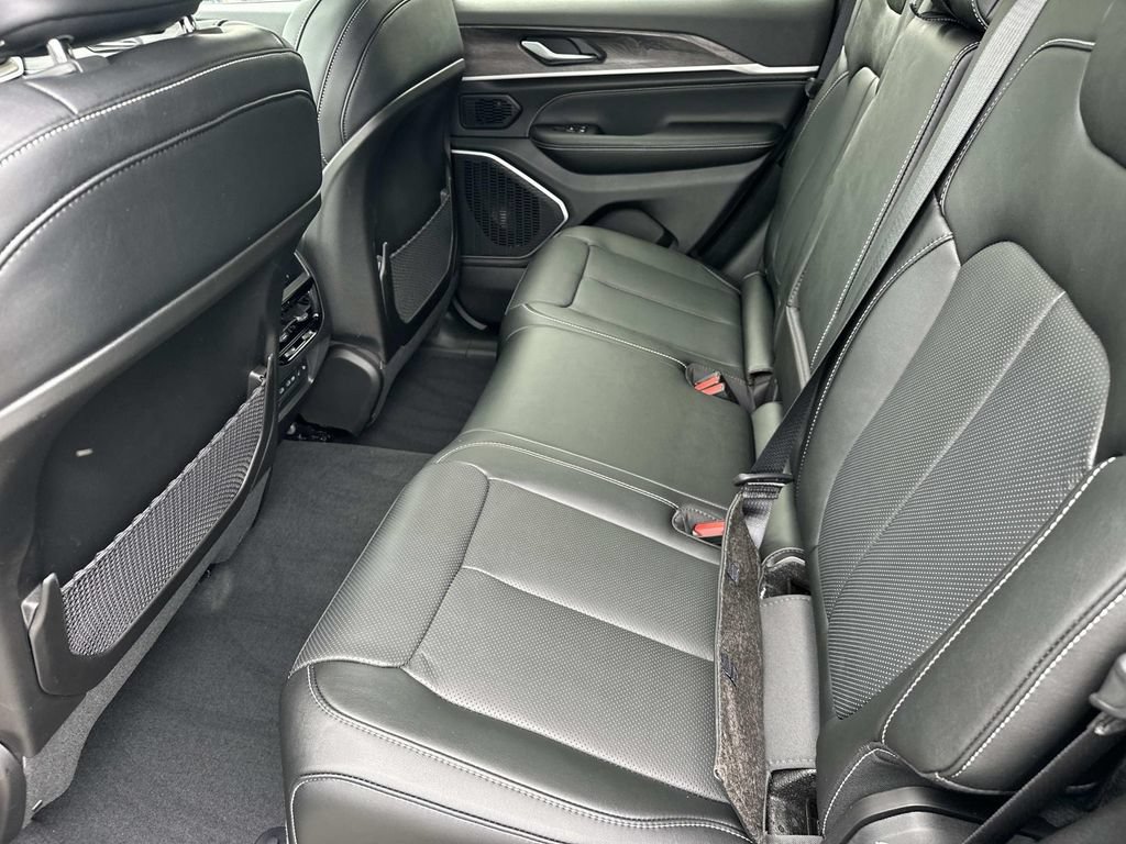 New 2026 Jeep Grand Cherokee Limited AWD/4WD image 17