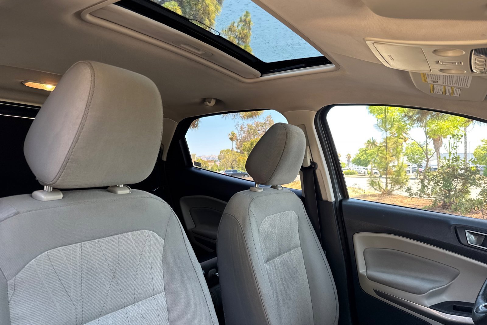 Used 2020 Ford EcoSport SE w/ SE Convenience Package image 16