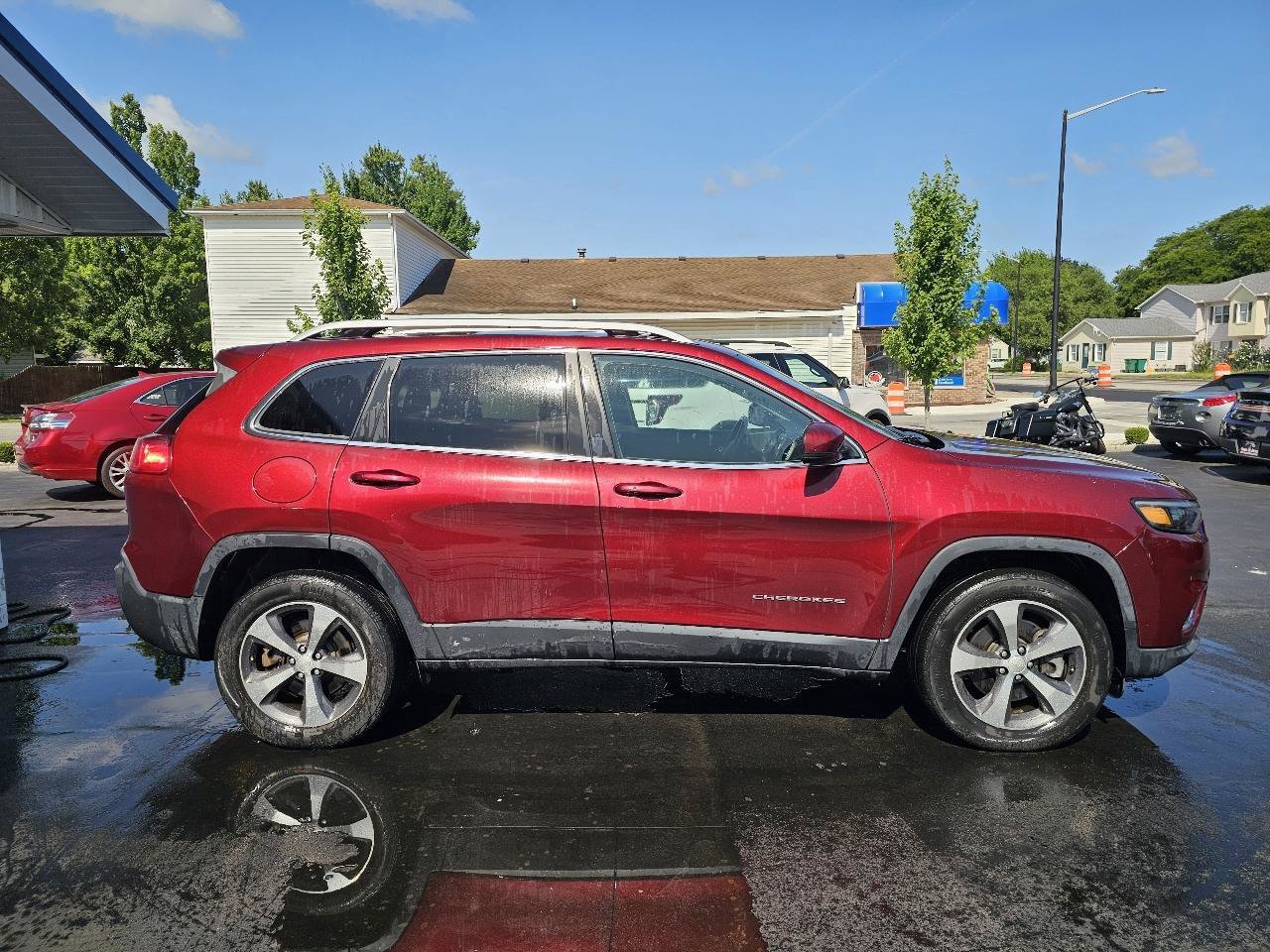 Used 2019 Jeep Cherokee Limited w/ Luxury Group AWD/4WD image 13