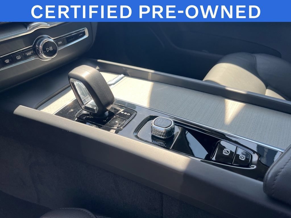Certified 2025 Volvo XC60 B5 Plus AWD/4WD image 13