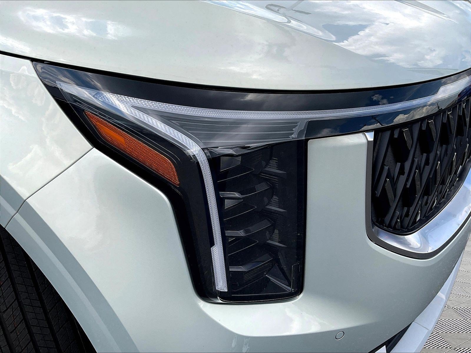 New 2027 Kia Carnival EX FWD image 8