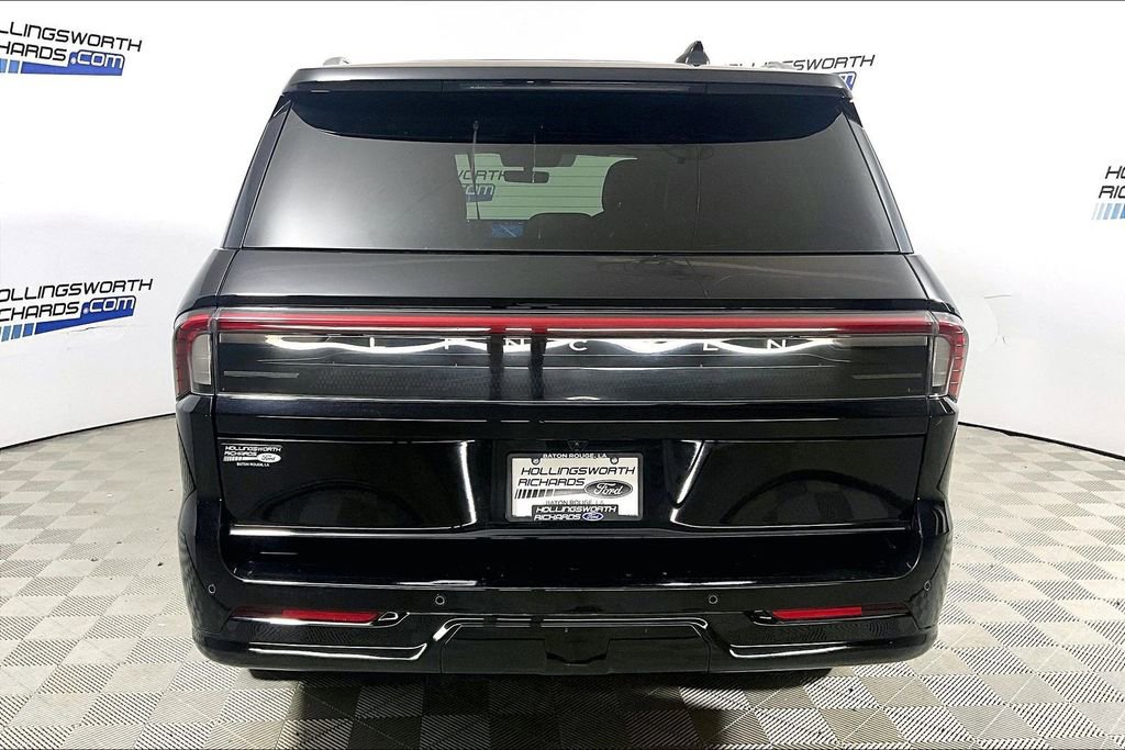 Used 2025 Lincoln Navigator Reserve image 4