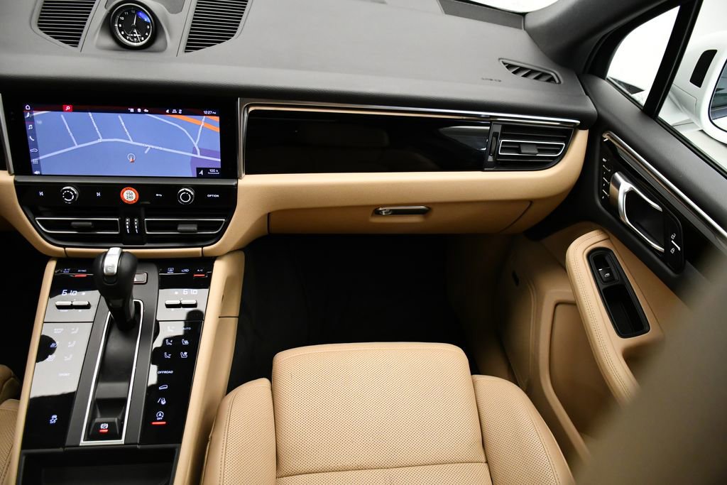 Used 2022 Porsche Macan image 24