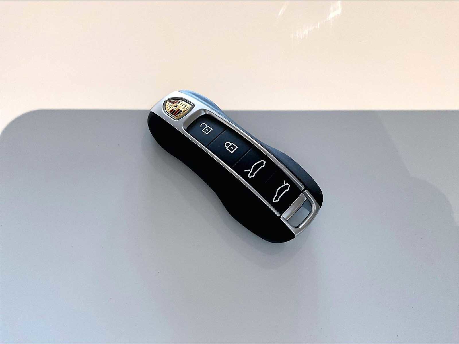 Used 2025 Porsche Taycan image 35