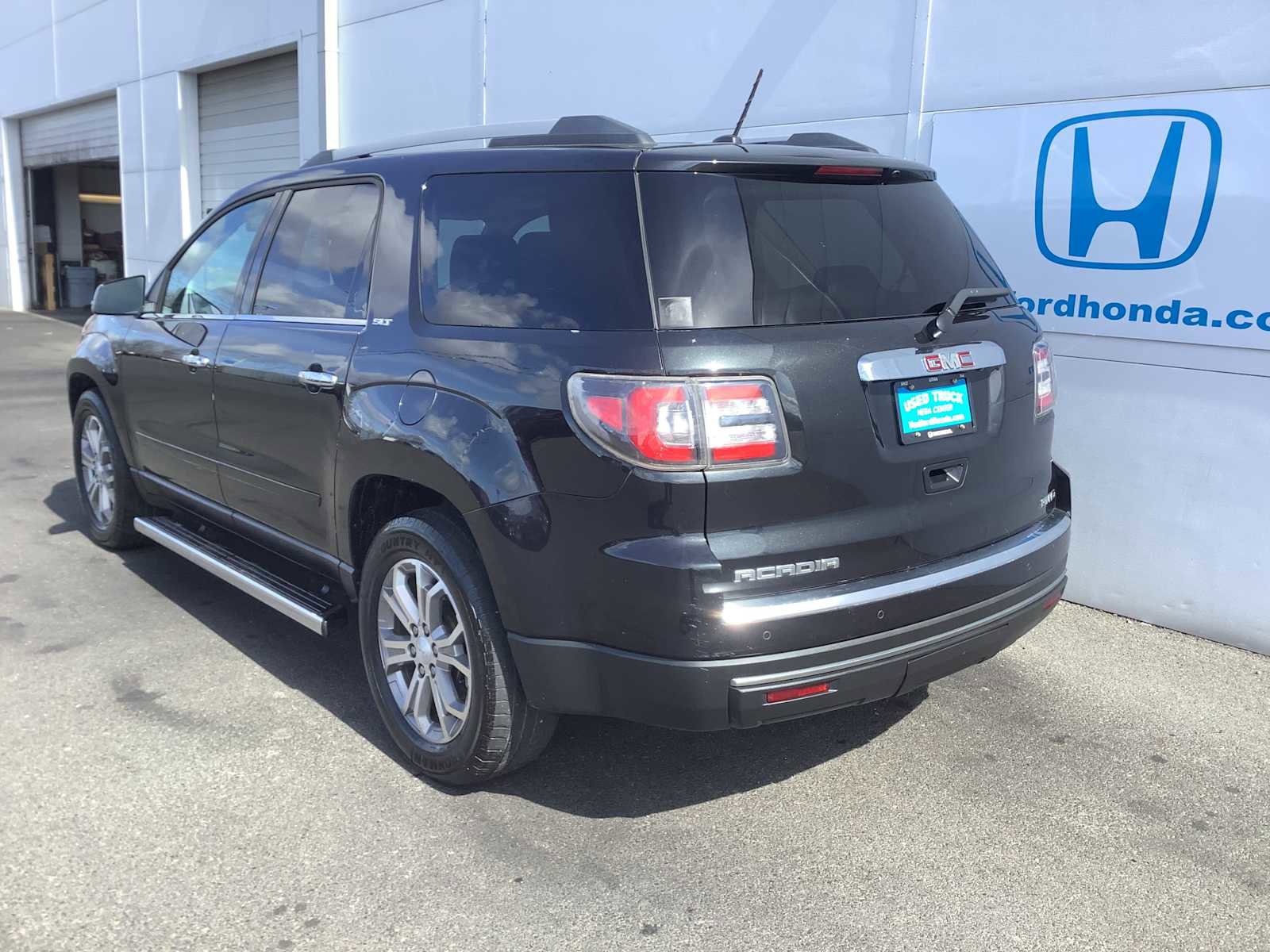 Used 2015 GMC Acadia SLT image 4