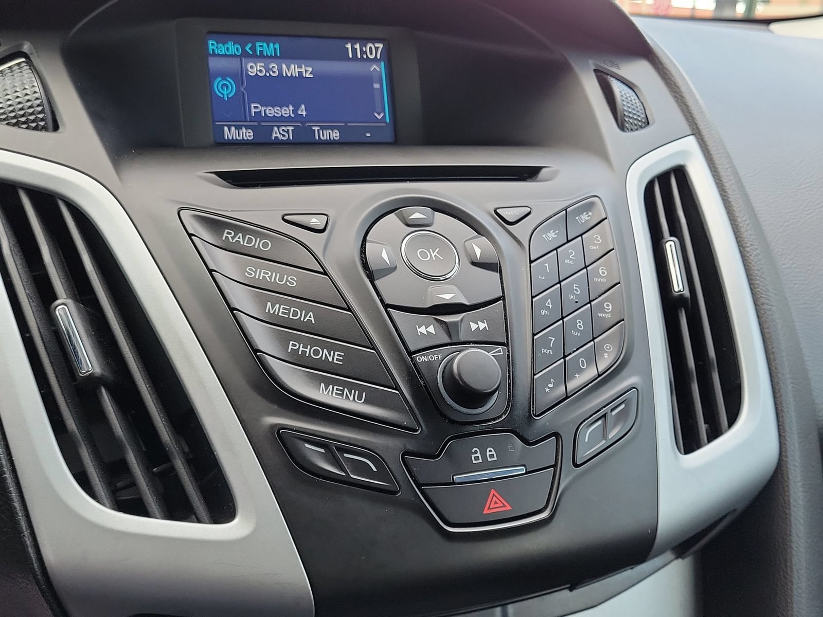 Used 2013 Ford Focus SE FWD image 26