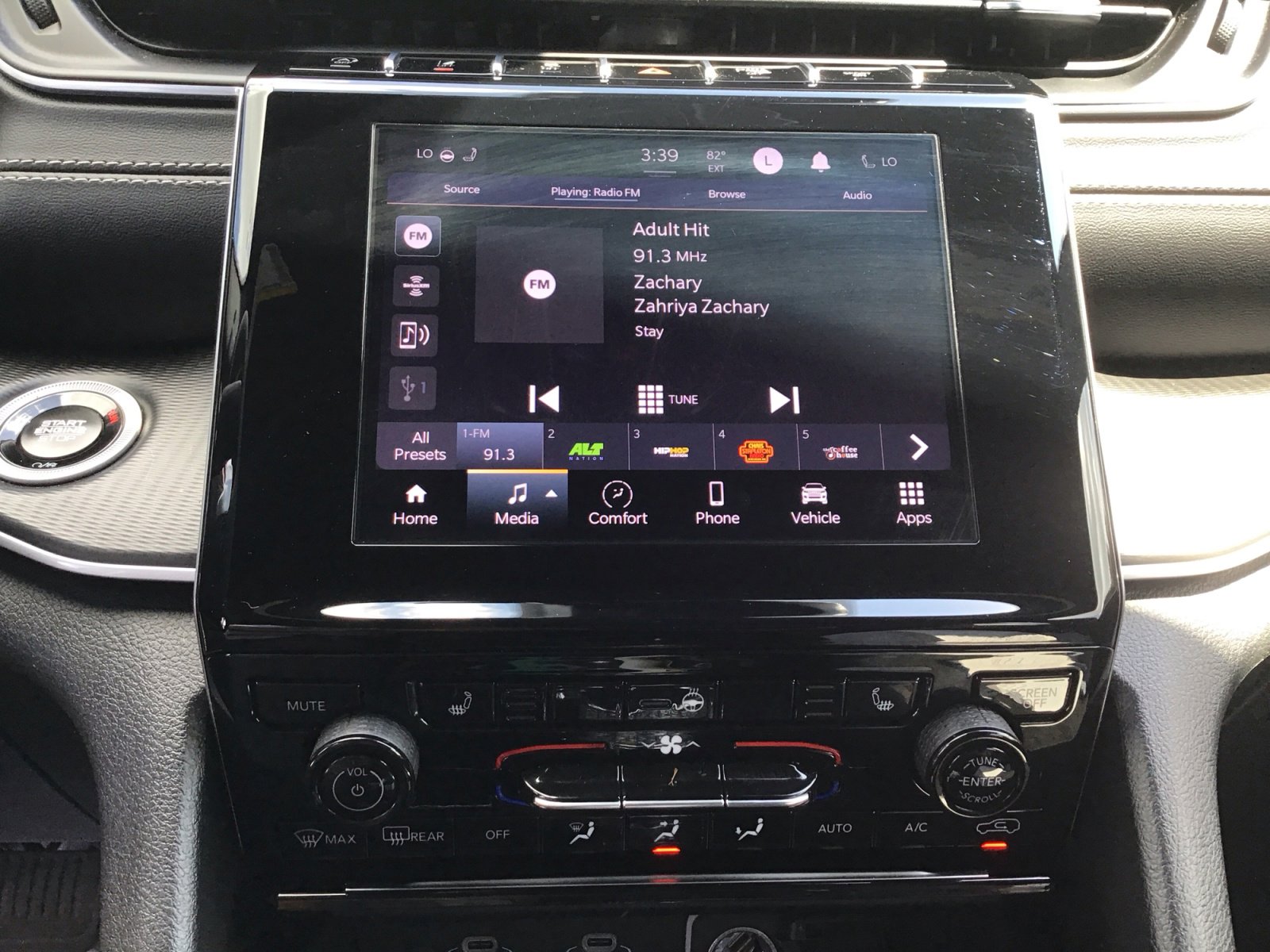 Used 2025 Jeep Grand Cherokee L Laredo RWD image 17