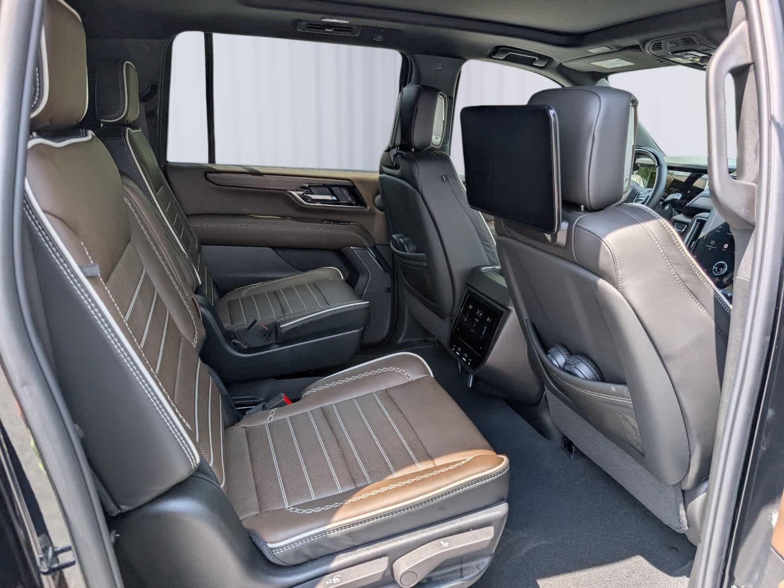 Certified 2026 GMC Yukon XL Denali Ultimate AWD/4WD image 12
