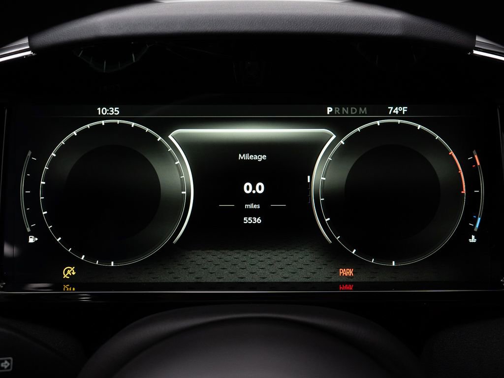 Used 2025 Aston Martin V8 Vantage Coupe image 25
