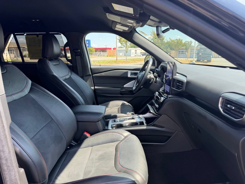 Used 2024 Ford Explorer ST w/ Equipment Group 401A AWD/4WD image 32