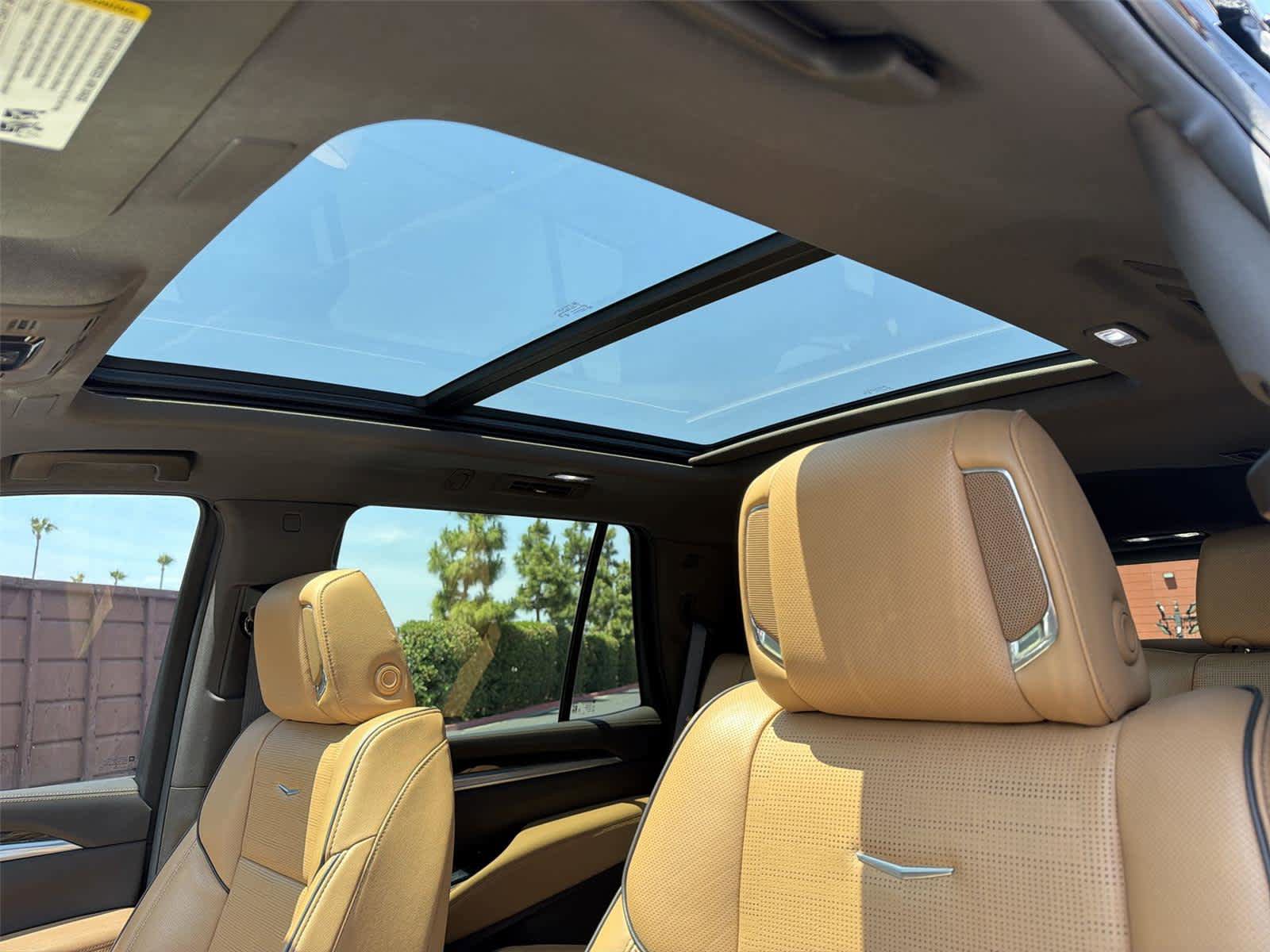 Used 2025 Cadillac Escalade Premium Luxury RWD image 41