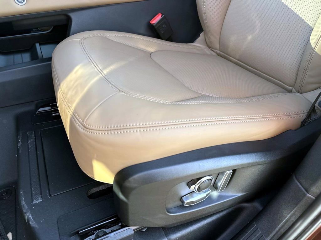 New 2026 Land Rover Defender 130 X-Dynamic SE image 15