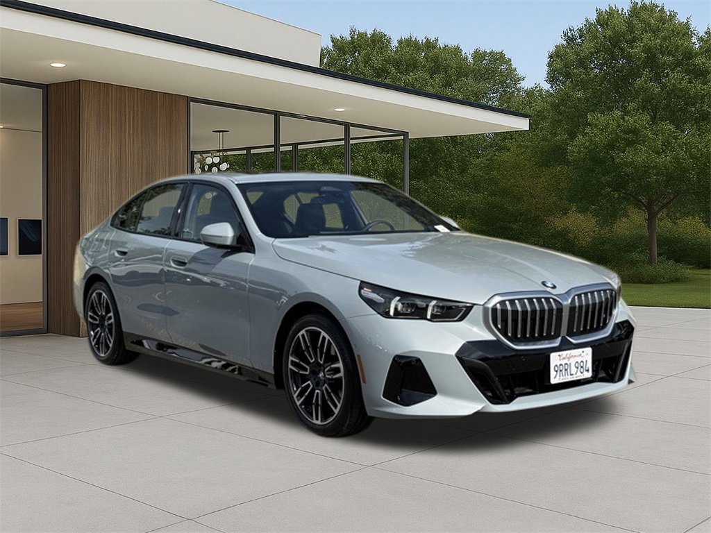 Used 2025 BMW 530i xDrive w/ M Sport Package image 5