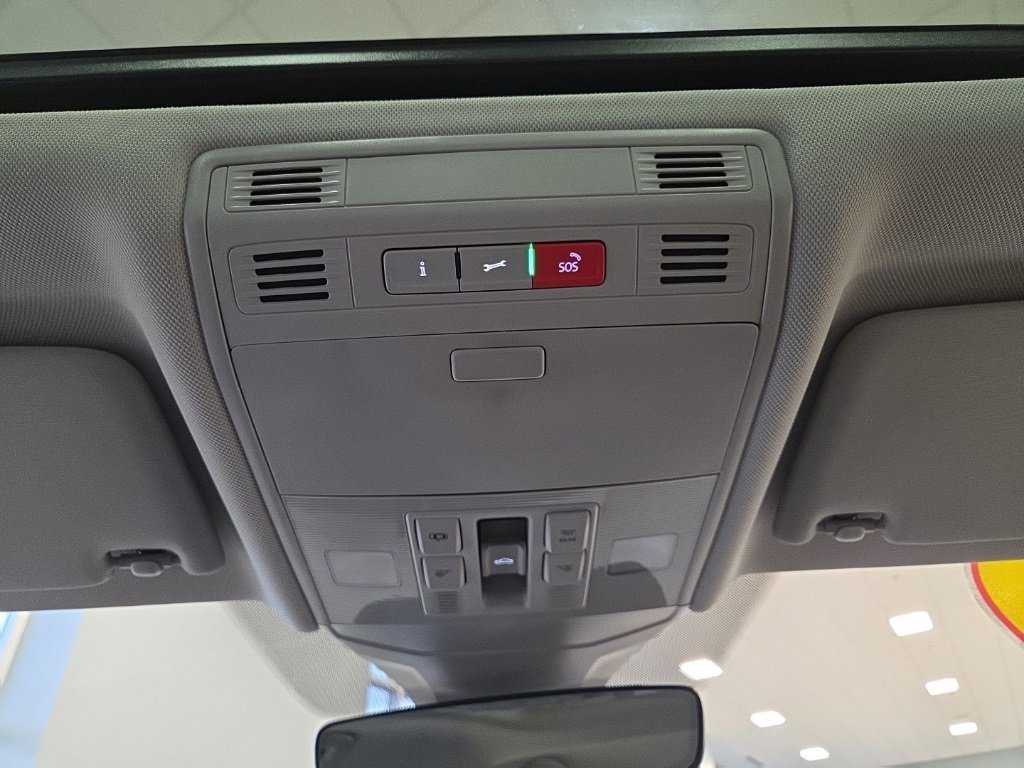 Used 2025 Volkswagen Jetta SE w/ Sunroof Package image 27