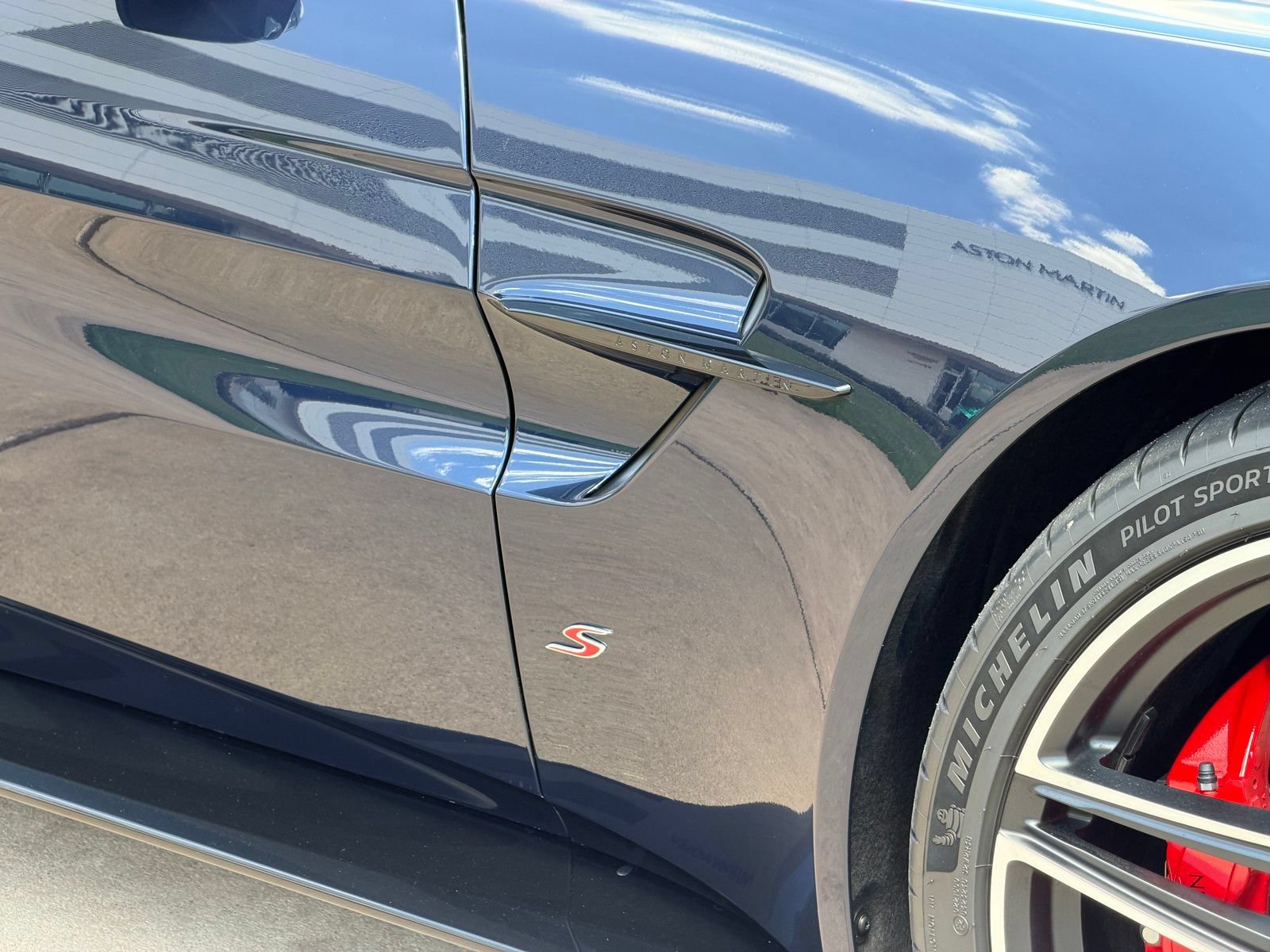 New 2026 Aston Martin V8 Vantage S RWD image 22