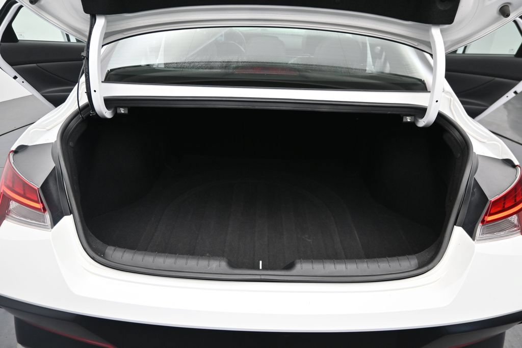 Used 2025 Hyundai Elantra Limited FWD image 10