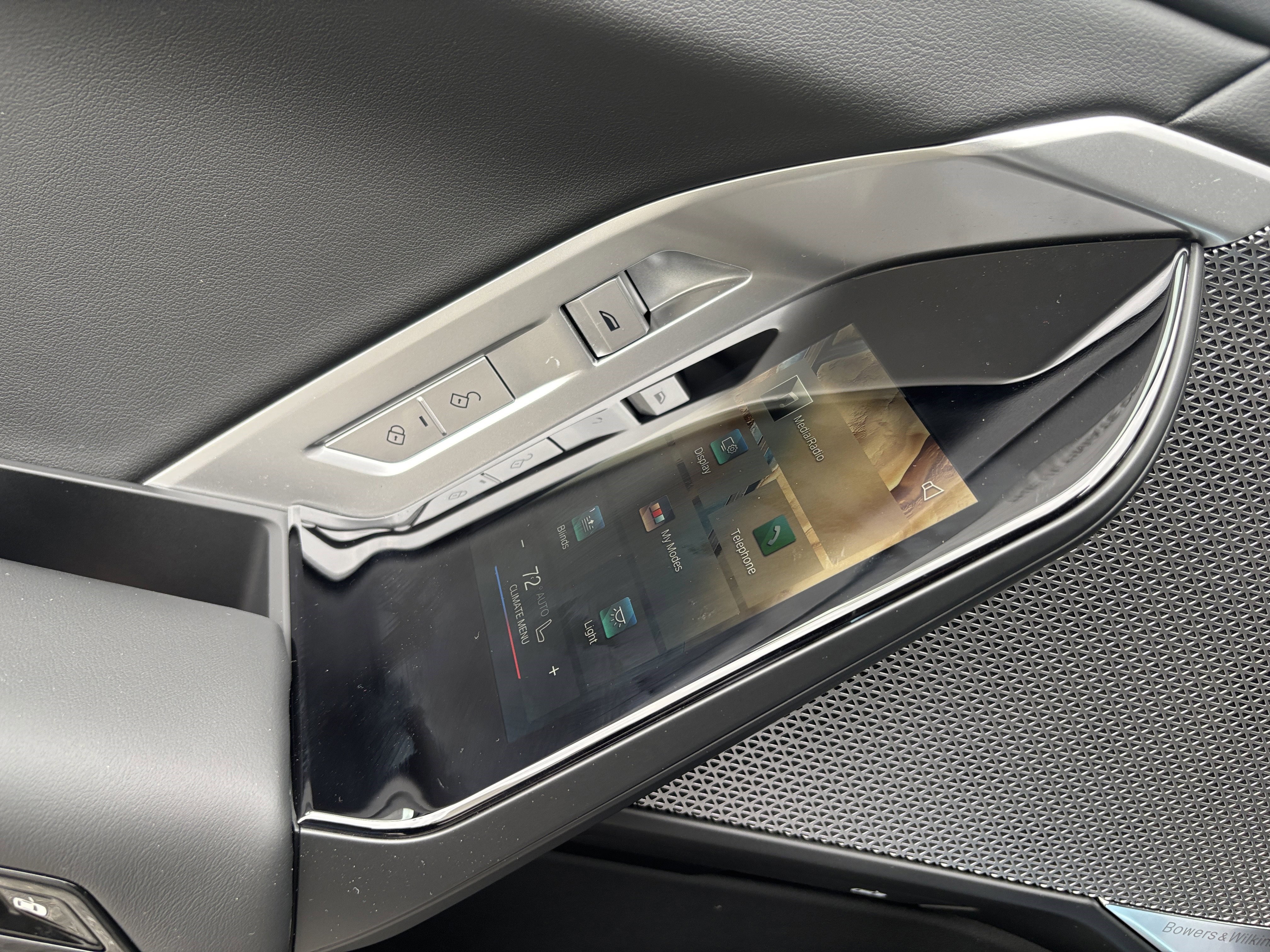 New 2026 BMW 750e xDrive image 29