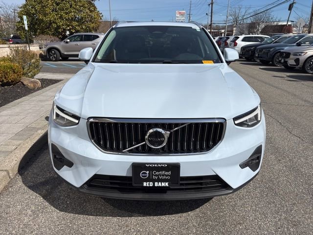 Used 2025 Volvo XC40 B5 Plus image 8