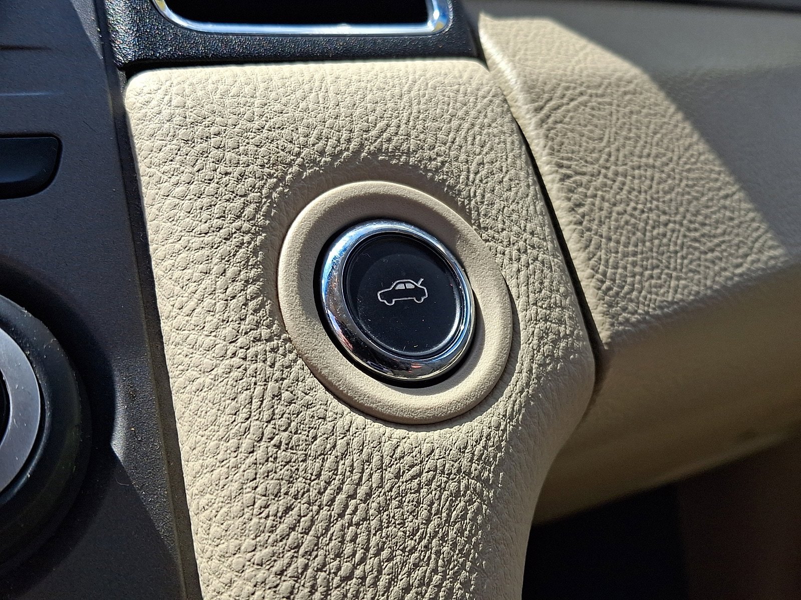 Used 2017 Ford Taurus SEL image 22