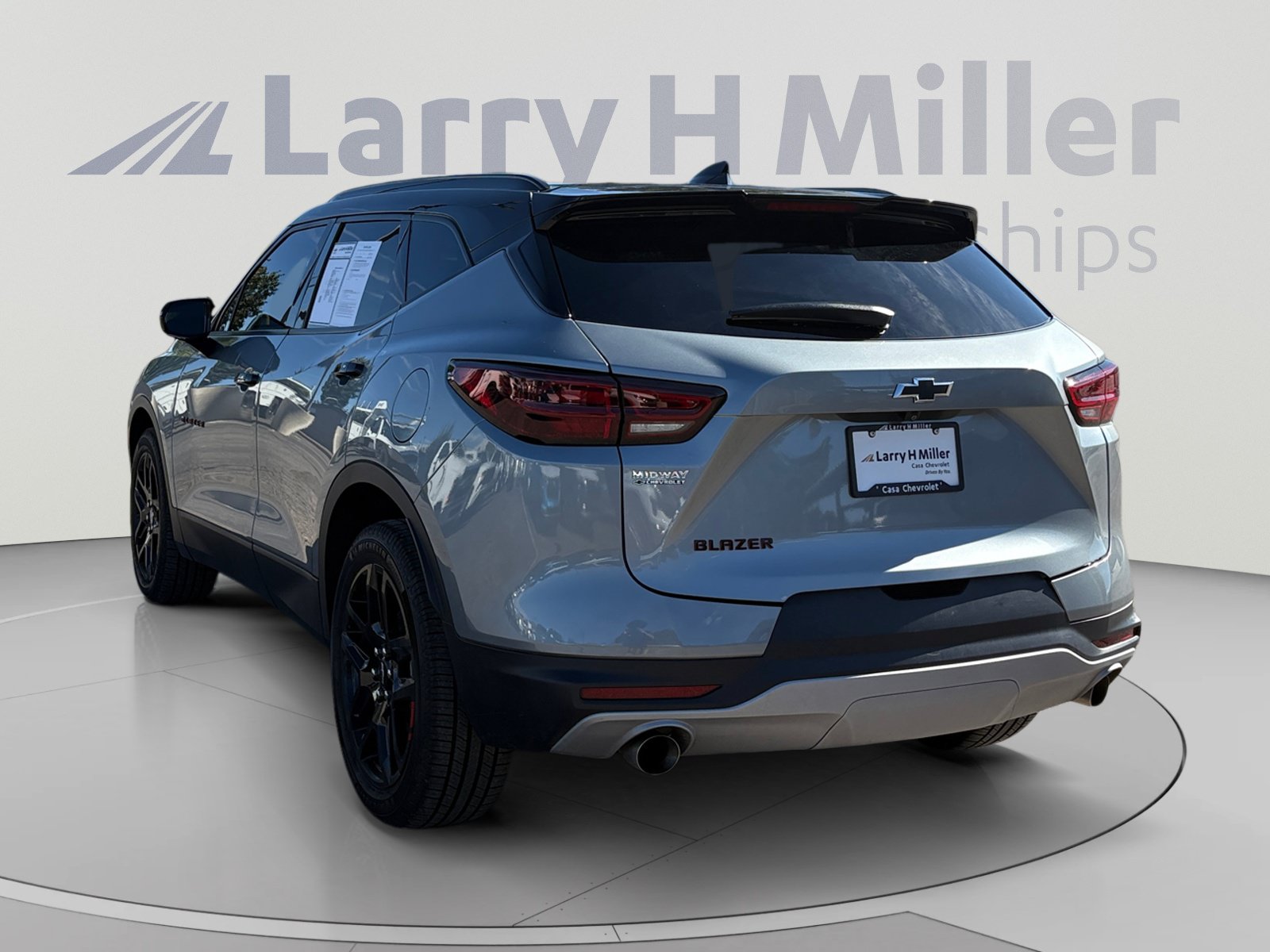 Used 2023 Chevrolet Blazer LT FWD image 3