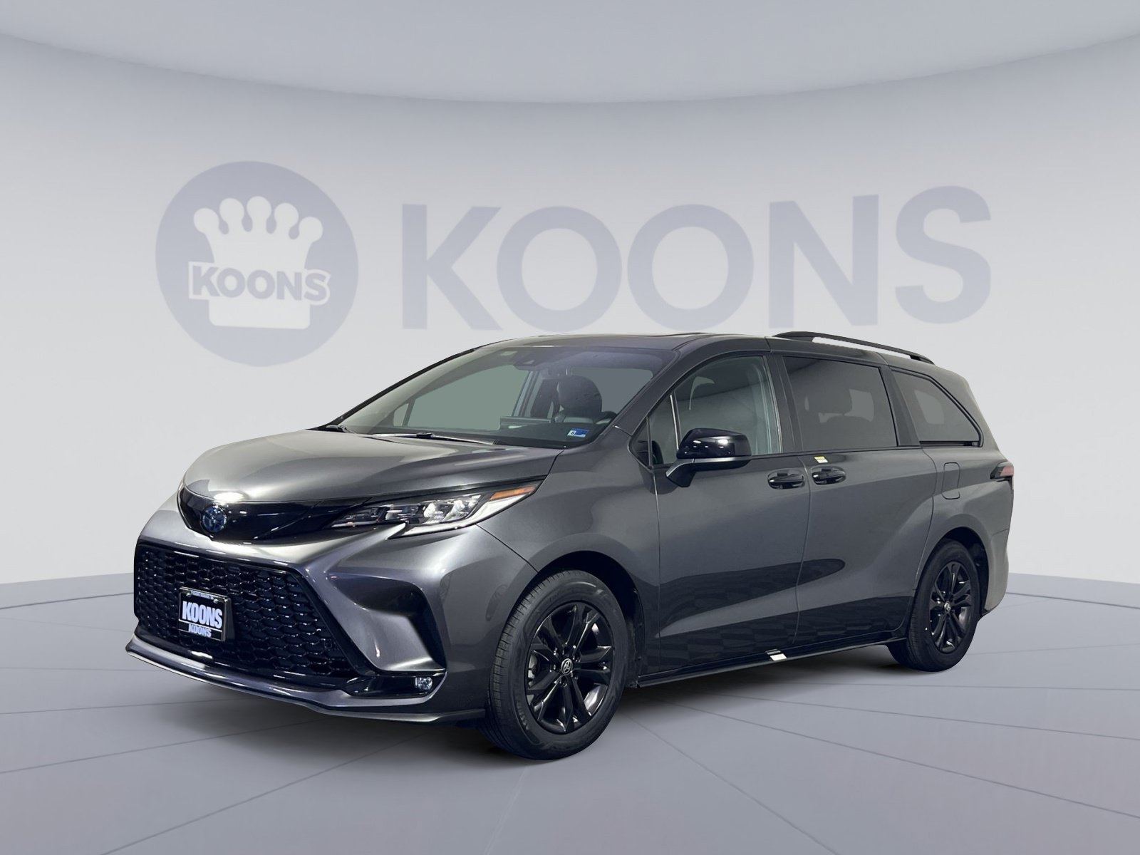 Used 2025 Toyota Sienna XSE w/ XSE Plus Package AWD/4WD image 5