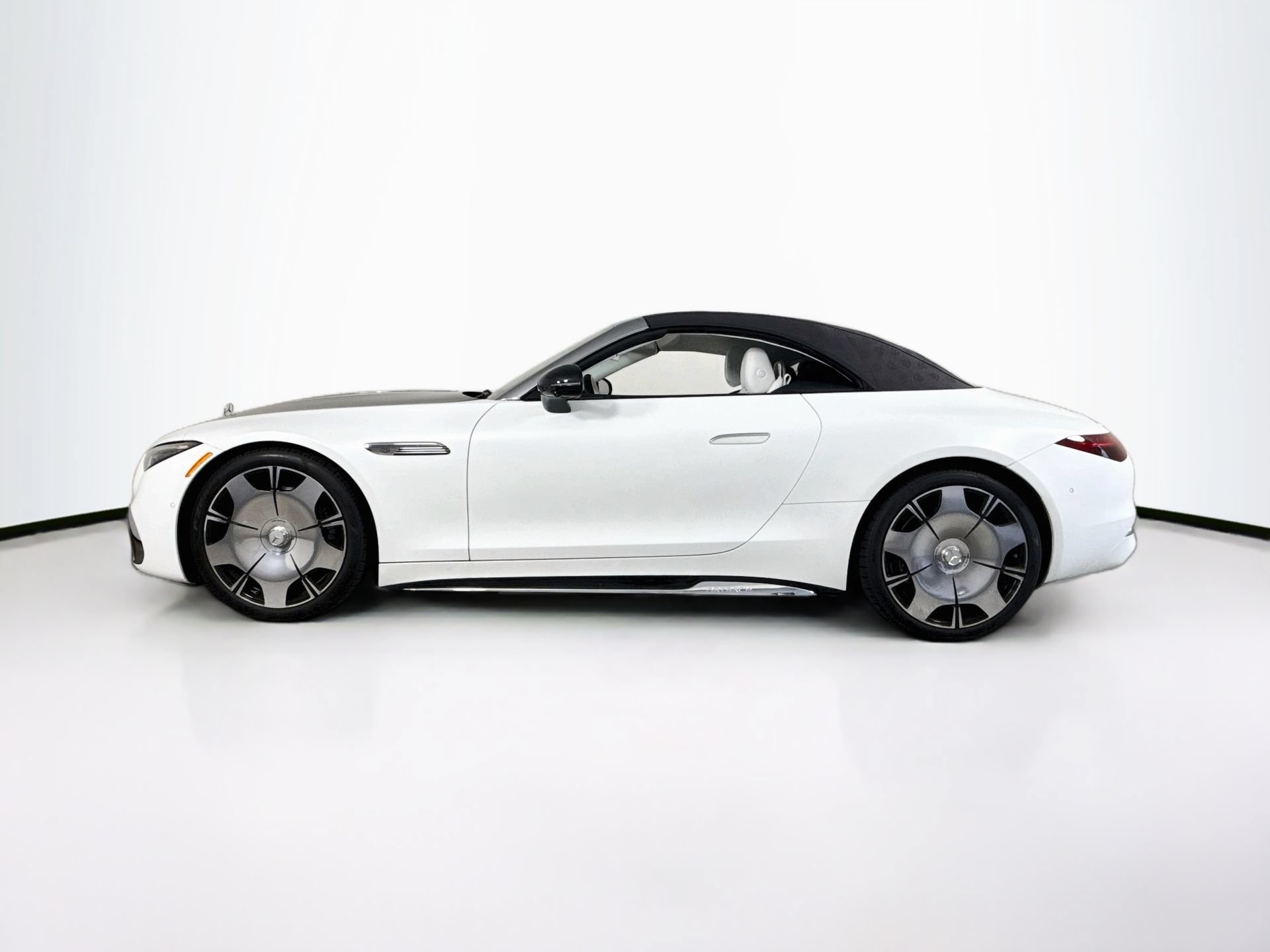 Used 2026 Mercedes-Benz Maybach SL 680 image 4