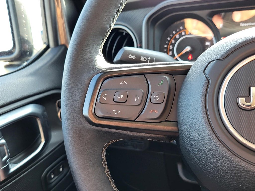 Used 2025 Jeep Gladiator Rubicon w/ Convenience Group image 21