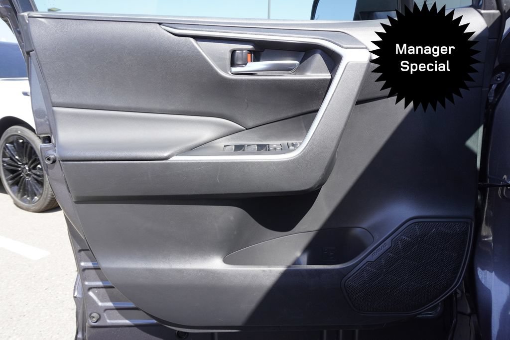 Used 2025 Toyota RAV4 XLE AWD/4WD image 17