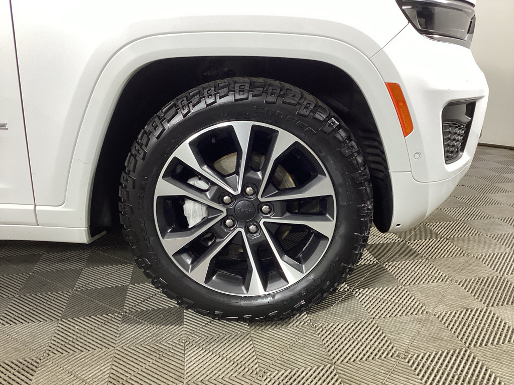 Used 2023 Jeep Grand Cherokee Overland AWD/4WD image 7
