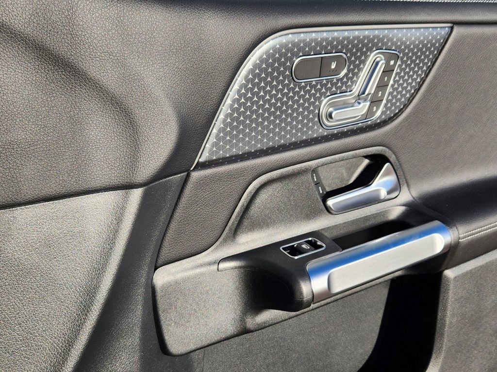 New 2025 Mercedes-Benz GLB 250 4MATIC image 19