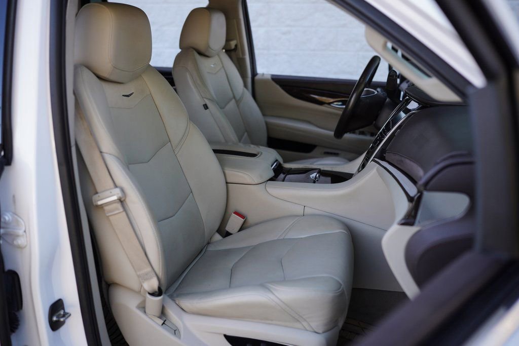 Used 2016 Cadillac Escalade Luxury image 26