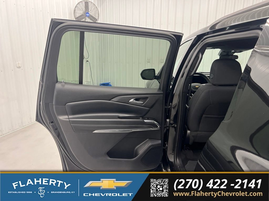 Used 2025 Chevrolet Traverse LT FWD image 10