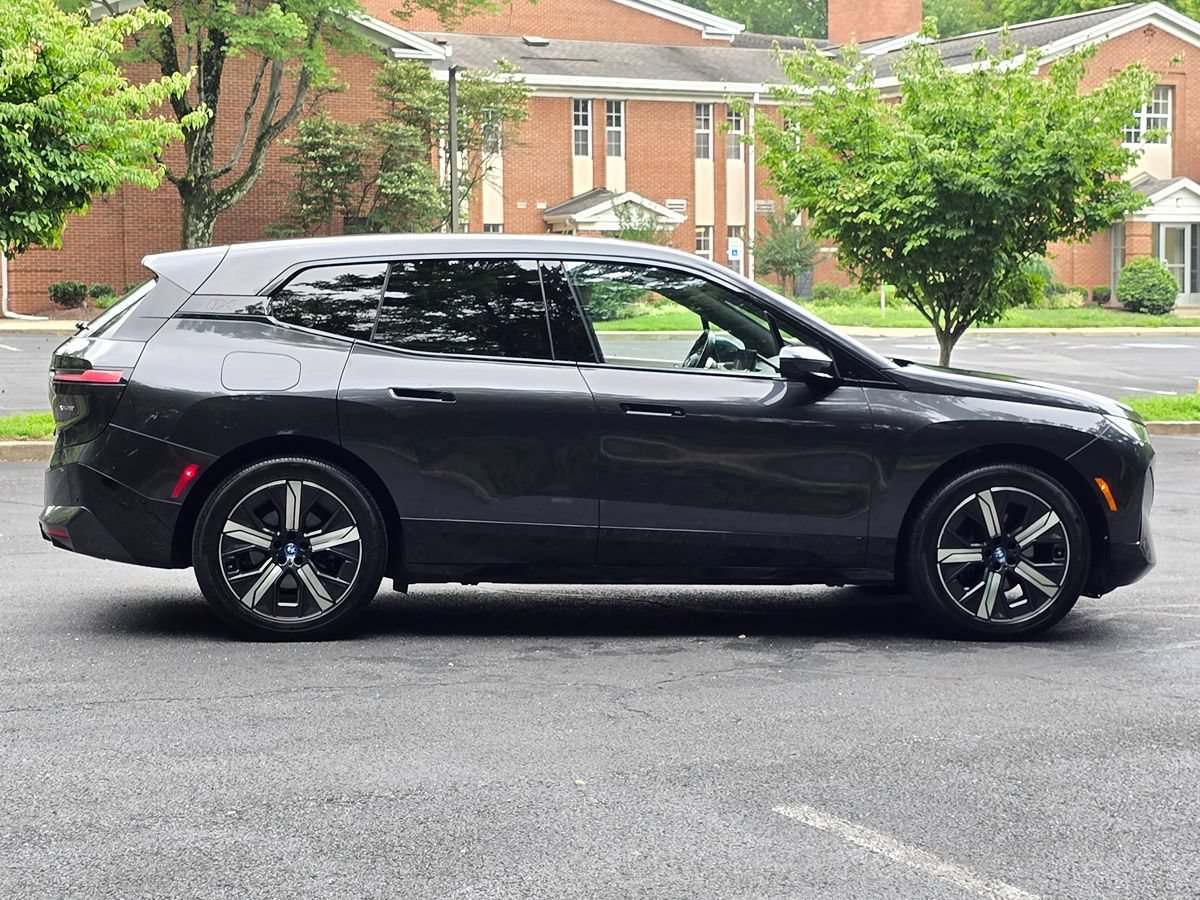 Used 2024 BMW iX xDrive50 w/ Sport Package AWD/4WD image 6