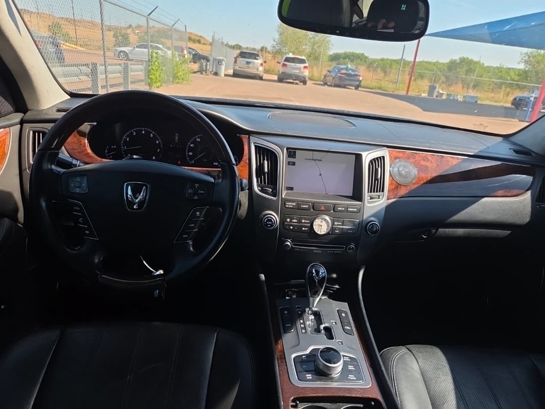 Used 2013 Hyundai Equus Signature RWD image 6