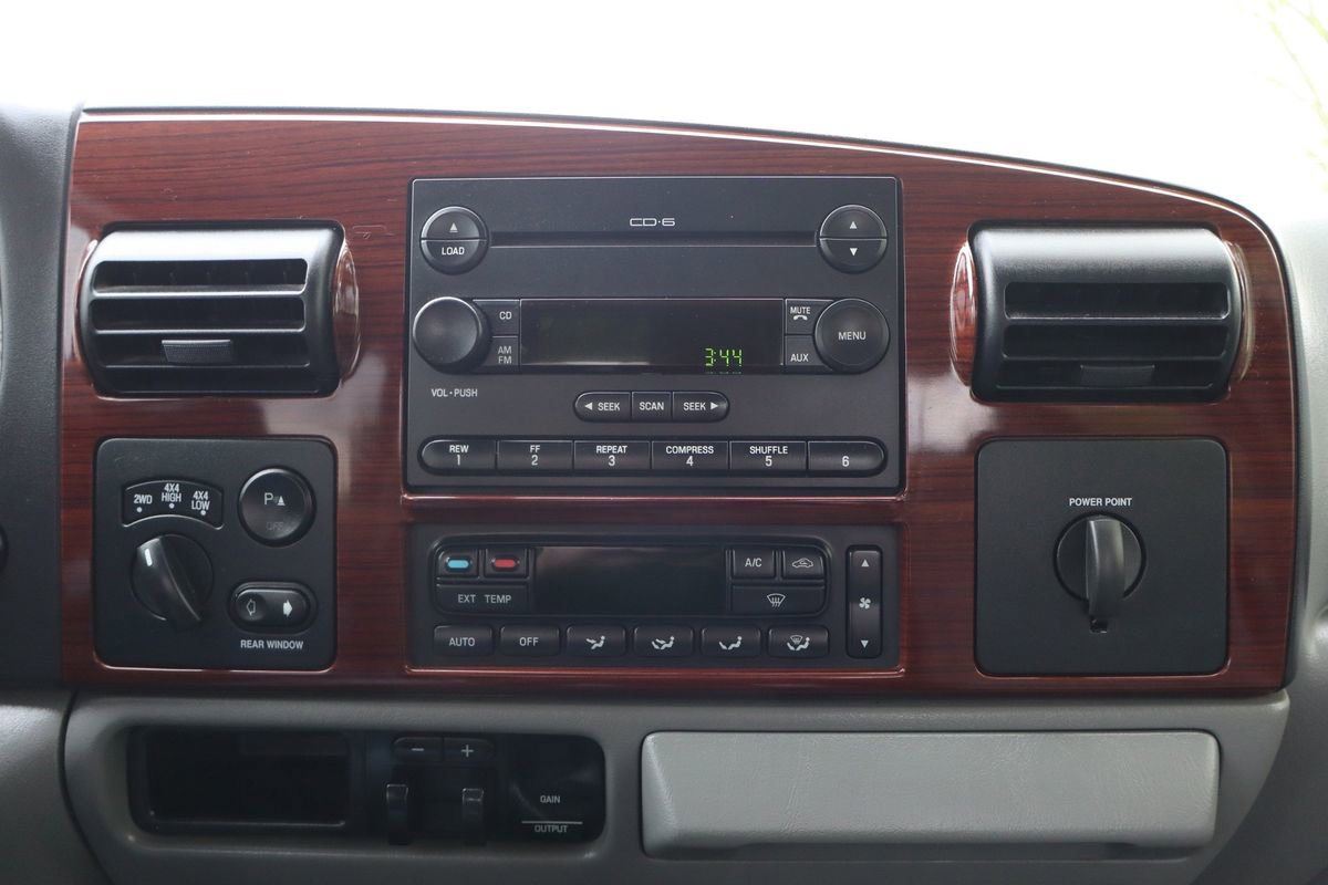 Used 2005 Ford F350 Lariat image 34