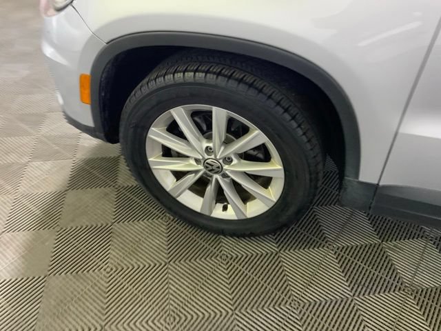 Used 2018 Volkswagen Tiguan Limited AWD/4WD image 38