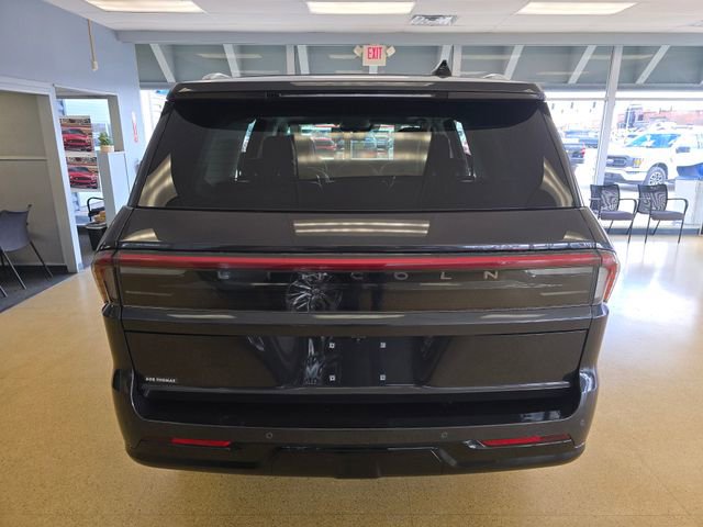 Used 2025 Lincoln Navigator Reserve image 4