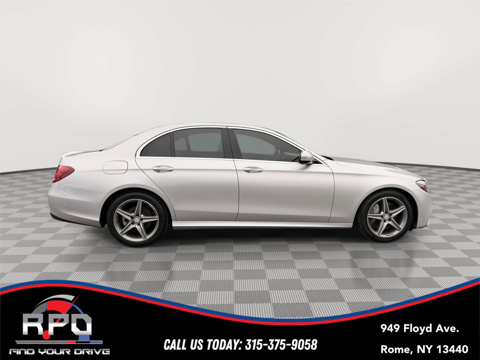 Used 2017 Mercedes-Benz E 300 4MATIC image 6