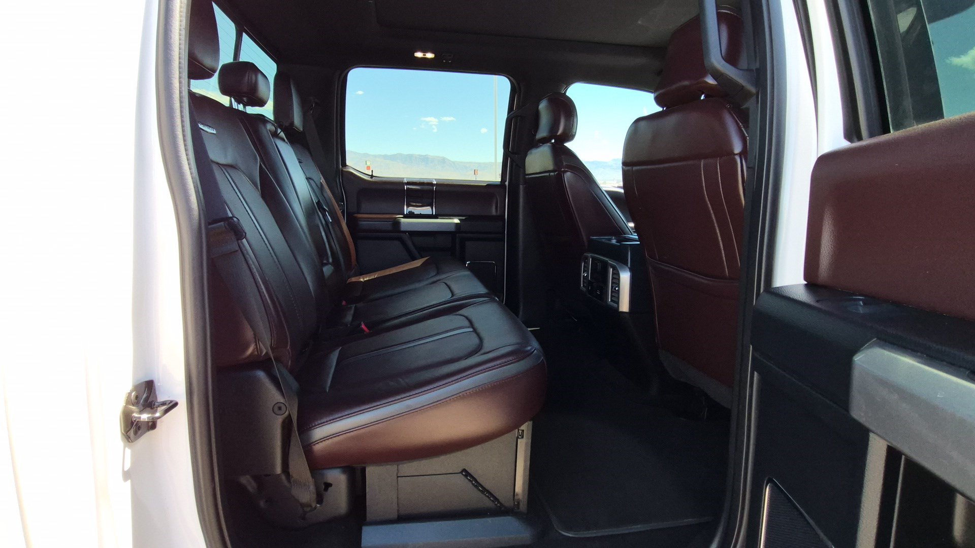 Used 2017 Ford F350 Platinum w/ Platinum Ultimate Package AWD/4WD image 31