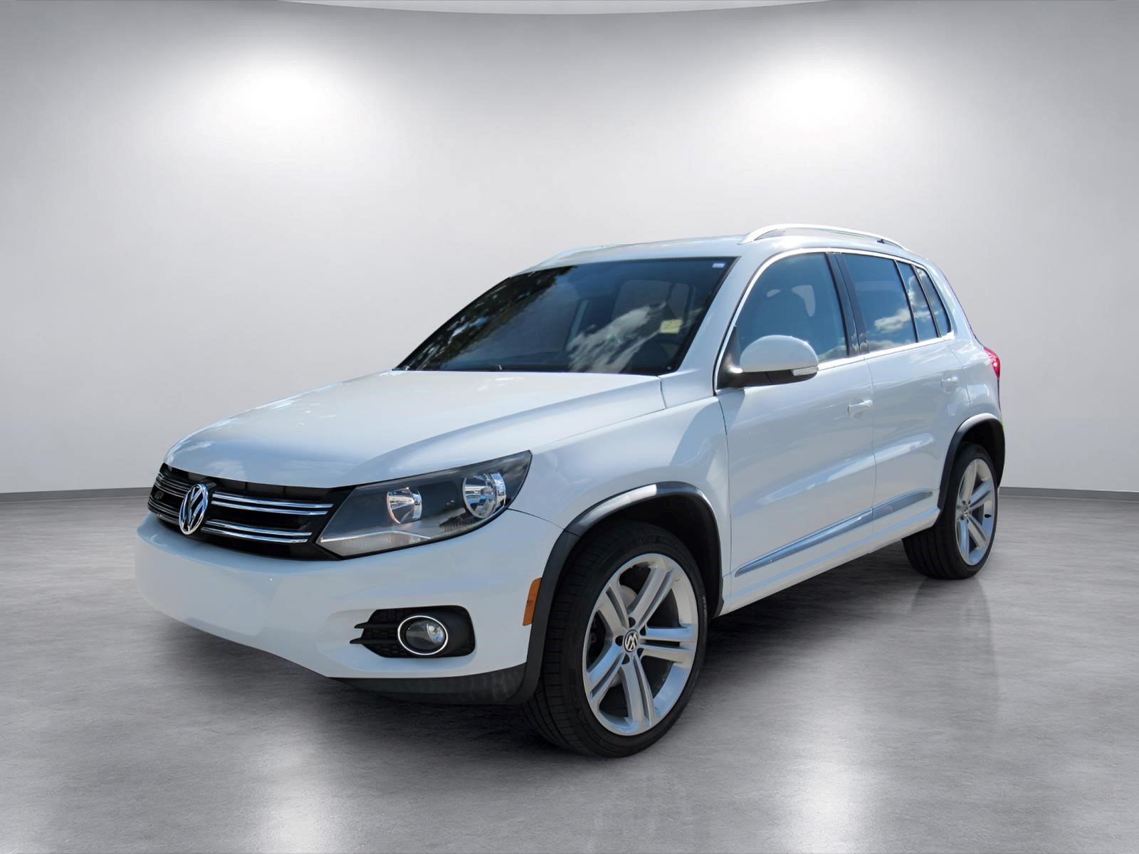Used 2016 Volkswagen Tiguan R-Line FWD image 3