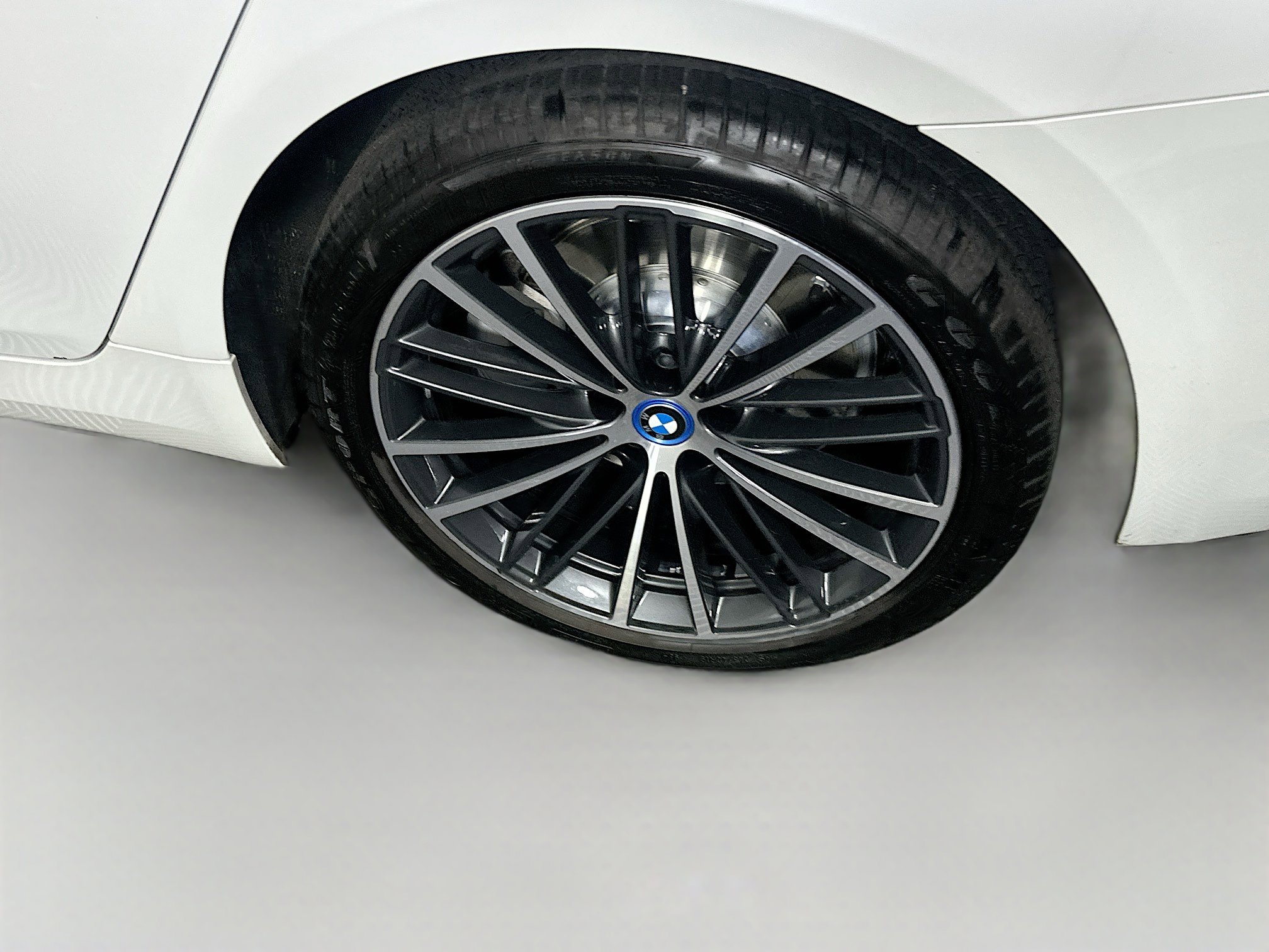 Used 2023 BMW 530e w/ Premium Package RWD image 11
