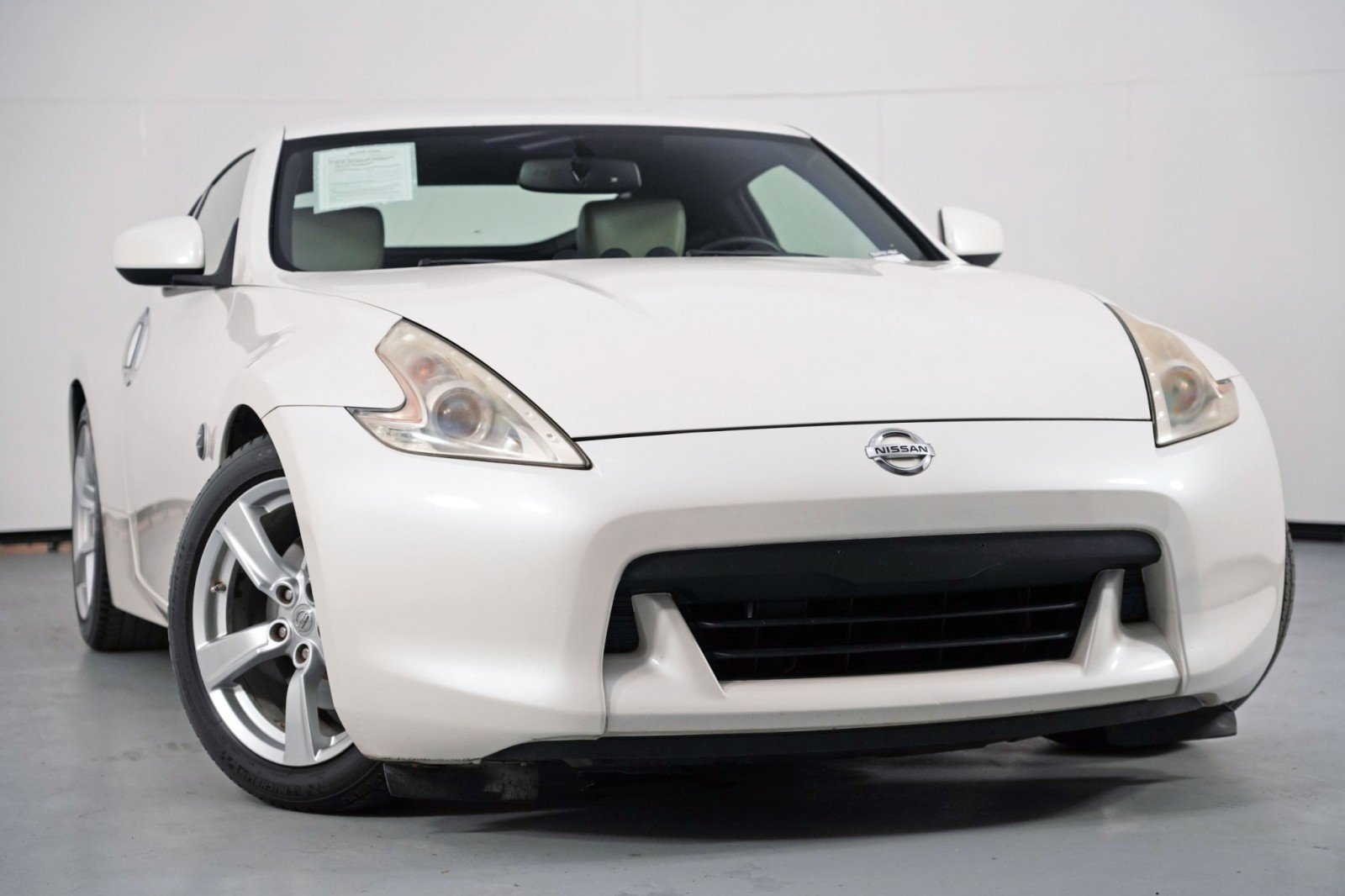 Used 2011 Nissan 370Z Touring image 2